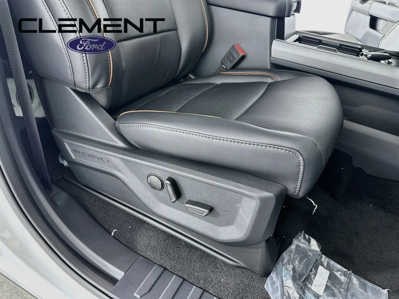 New 2026 Oxford White Ford F-350® Lariat® image 32
