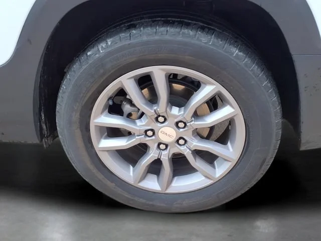 Used 2024 Summit White GMC SLT image 29