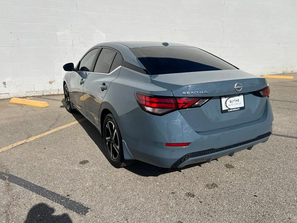 Used 2025  Nissan SV image 3