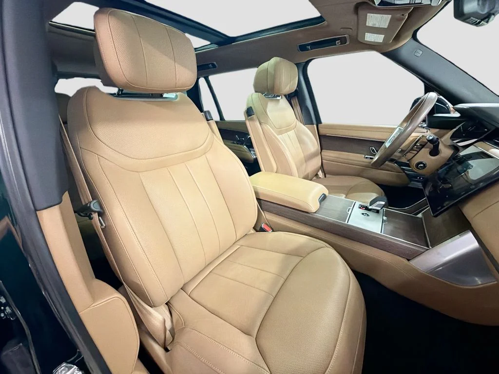 Certified Used 2025 British Racing Green SV Bespoke Ultra Met Gloss Land Rover Autobiography image 30