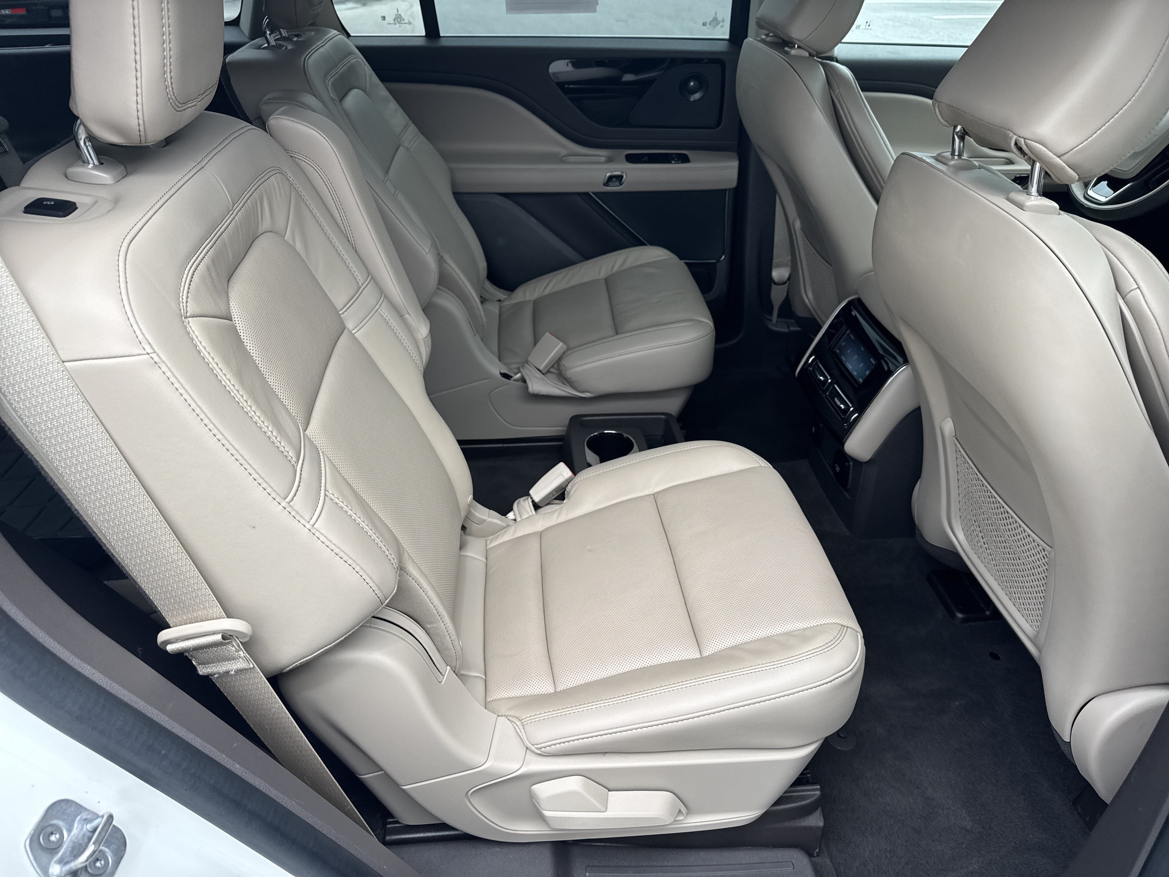 Used 2023 White Metallic Lincoln Reserve image 18