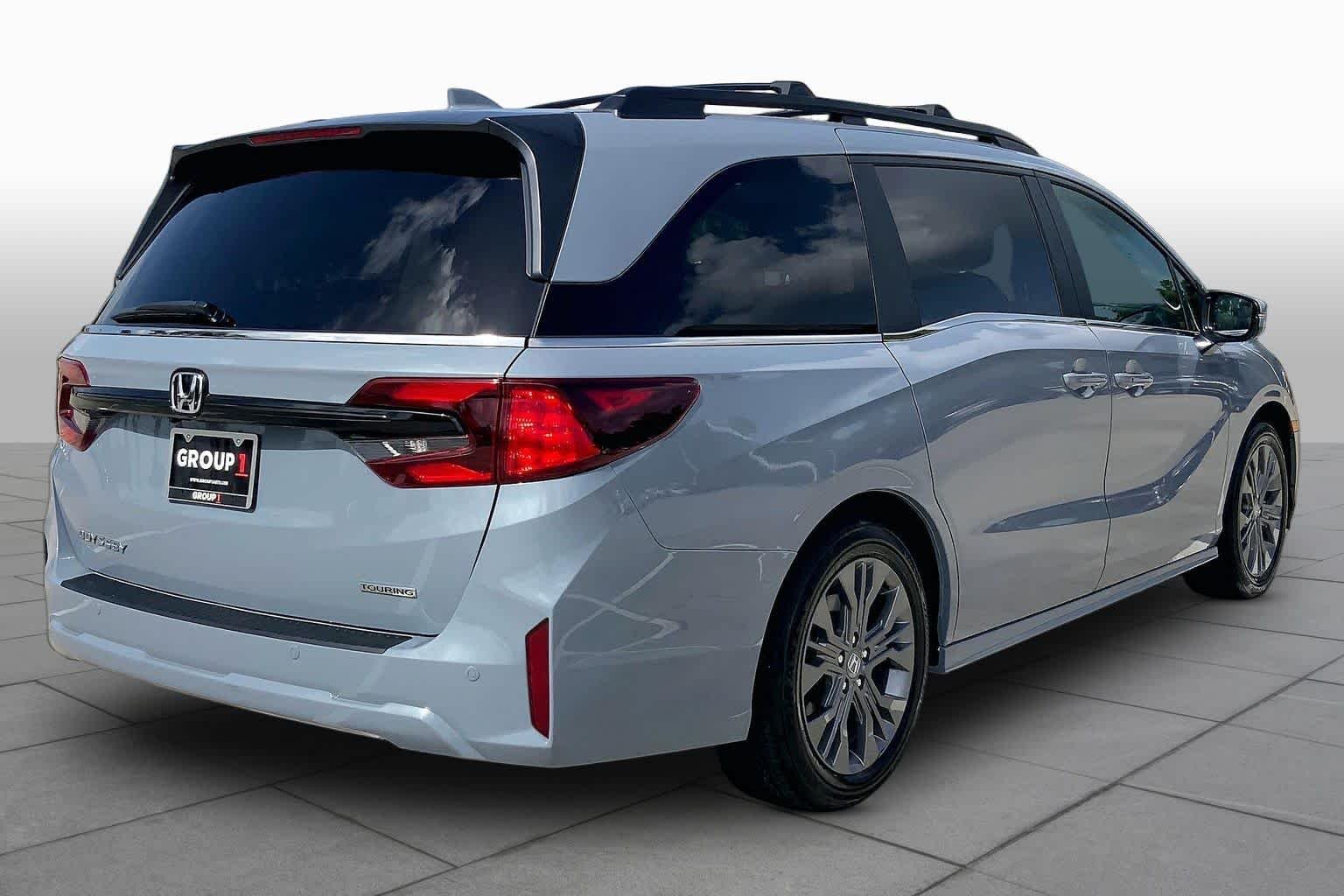 Used 2025 Sonic Gray Pearl Honda Touring image 13