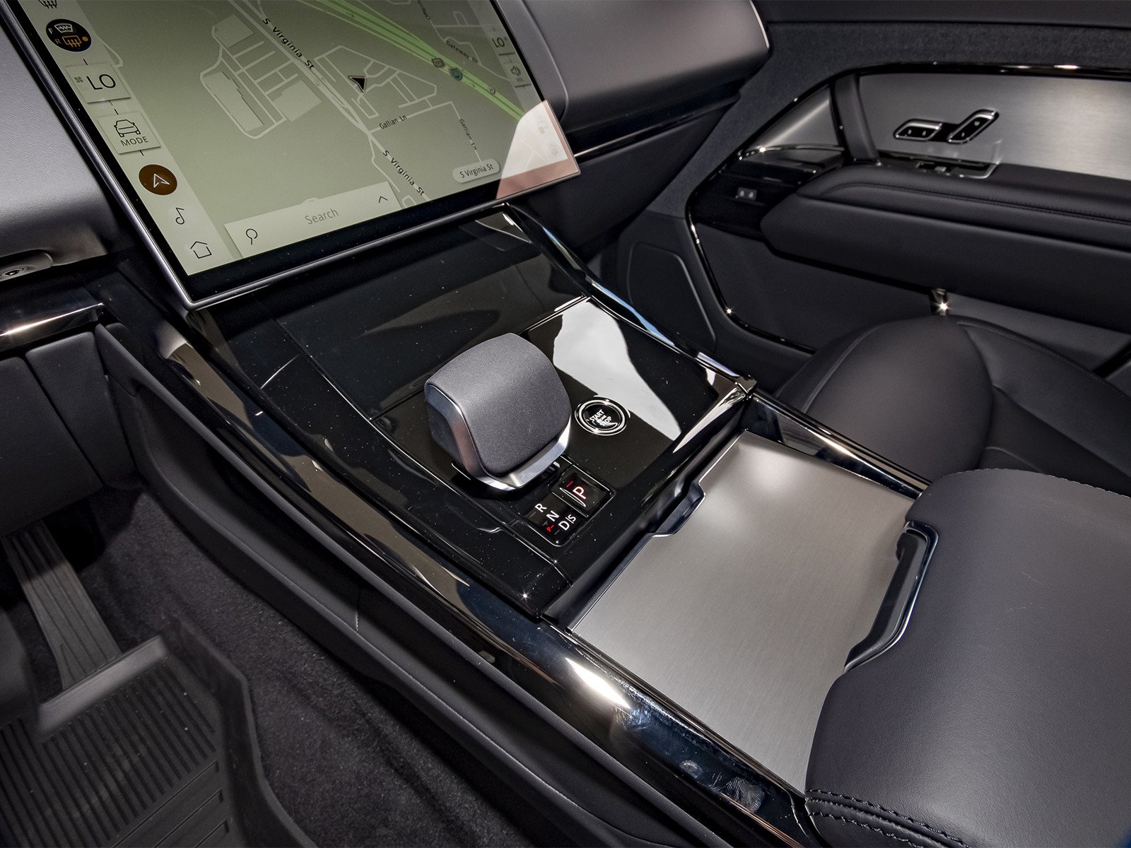 New 2026 Santorini Black Land Rover SE image 26