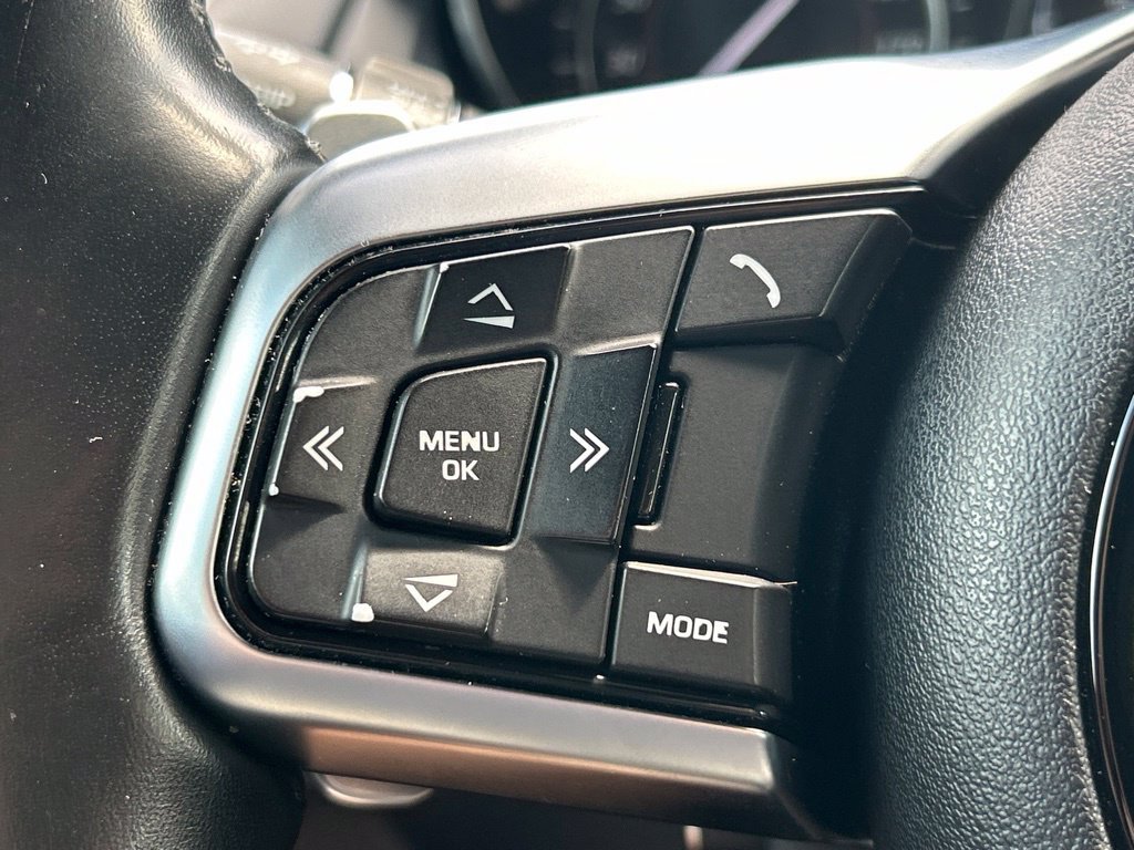 Used 2018 White Jaguar Base image 19