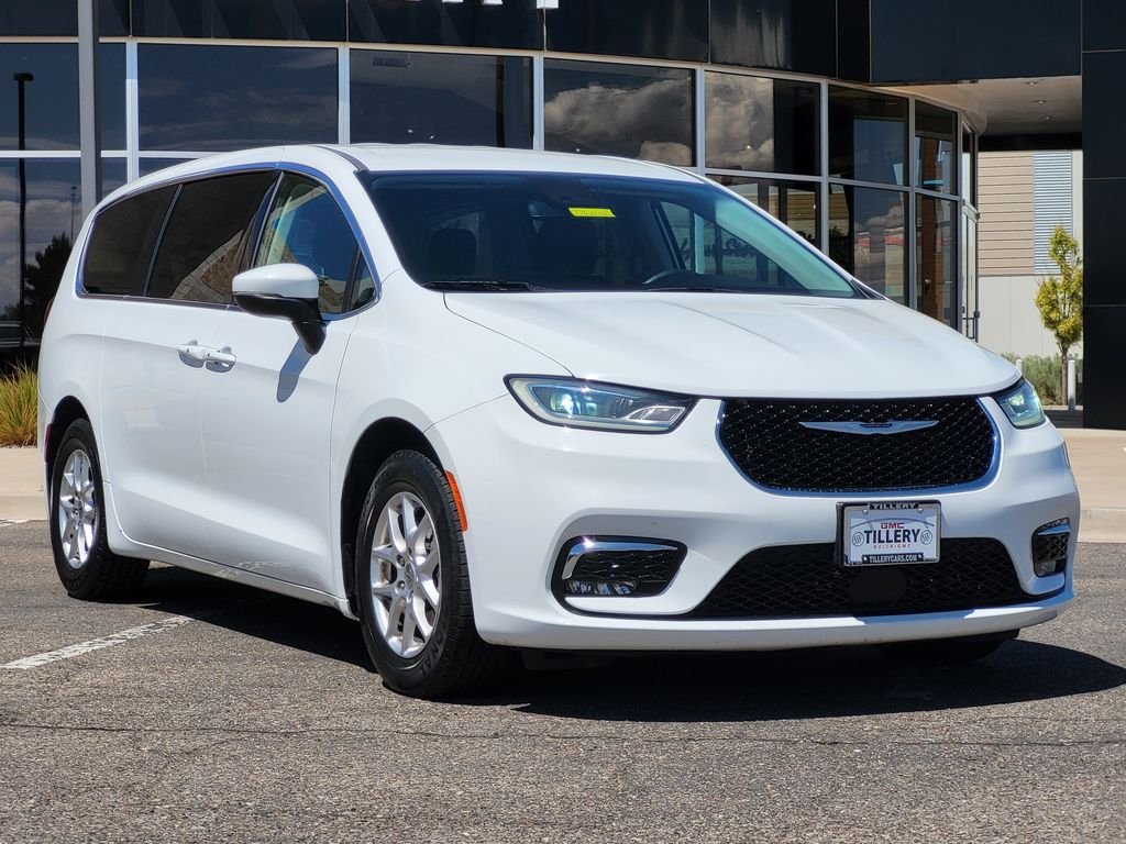 Used 2023 White Chrysler Touring L image 2