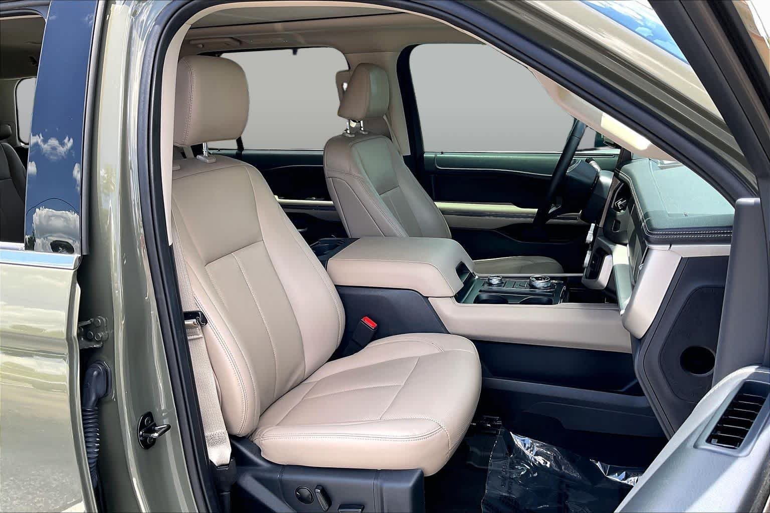 Pre-Owned 2024 Ford Expedition XLT