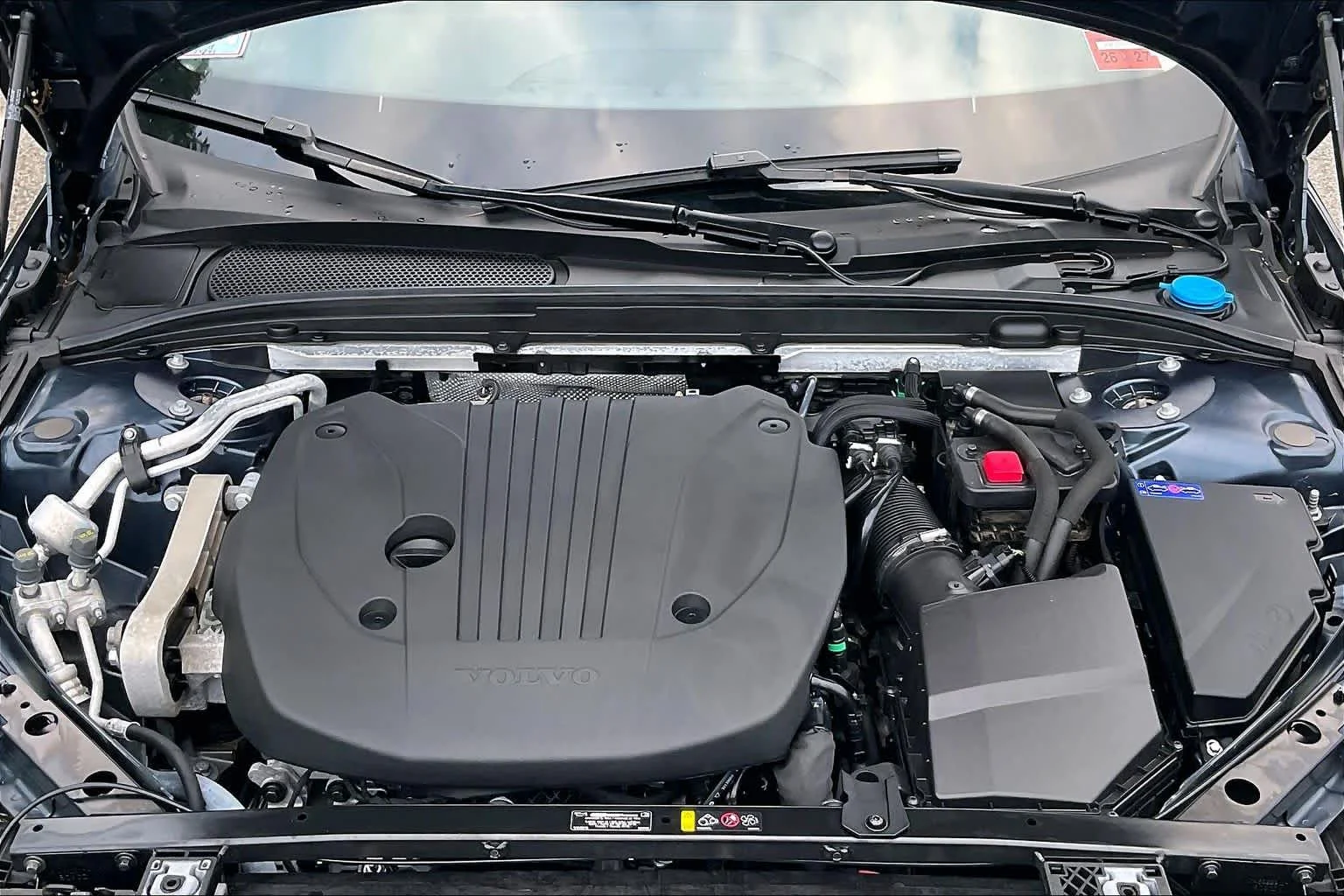 Used 2024  Volvo Core Dark Theme image 29
