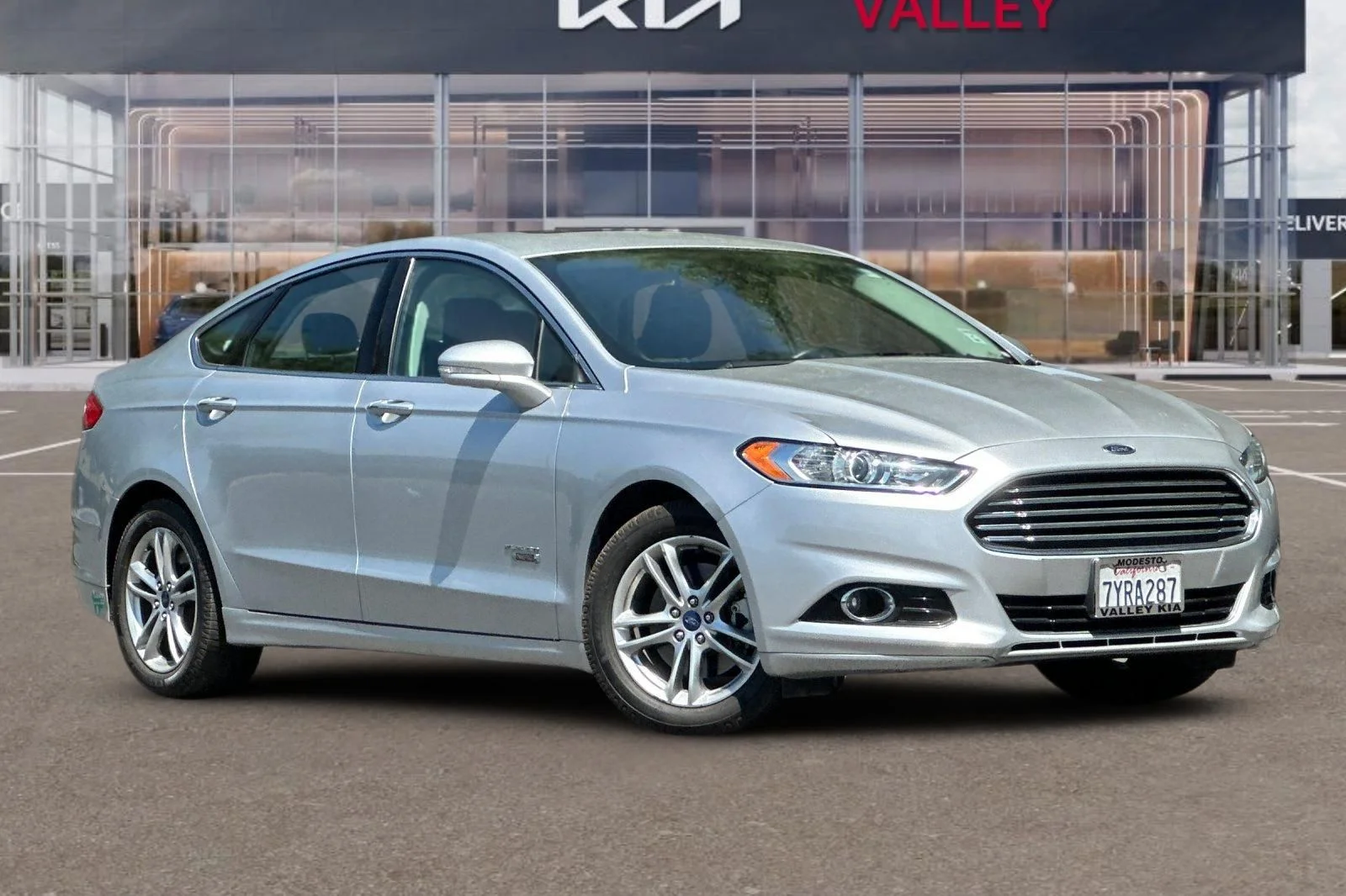 Used 2016 Ford Fusion Energi Titanium with VIN 3FA6P0SU7GR270509 for sale in Modesto, CA
