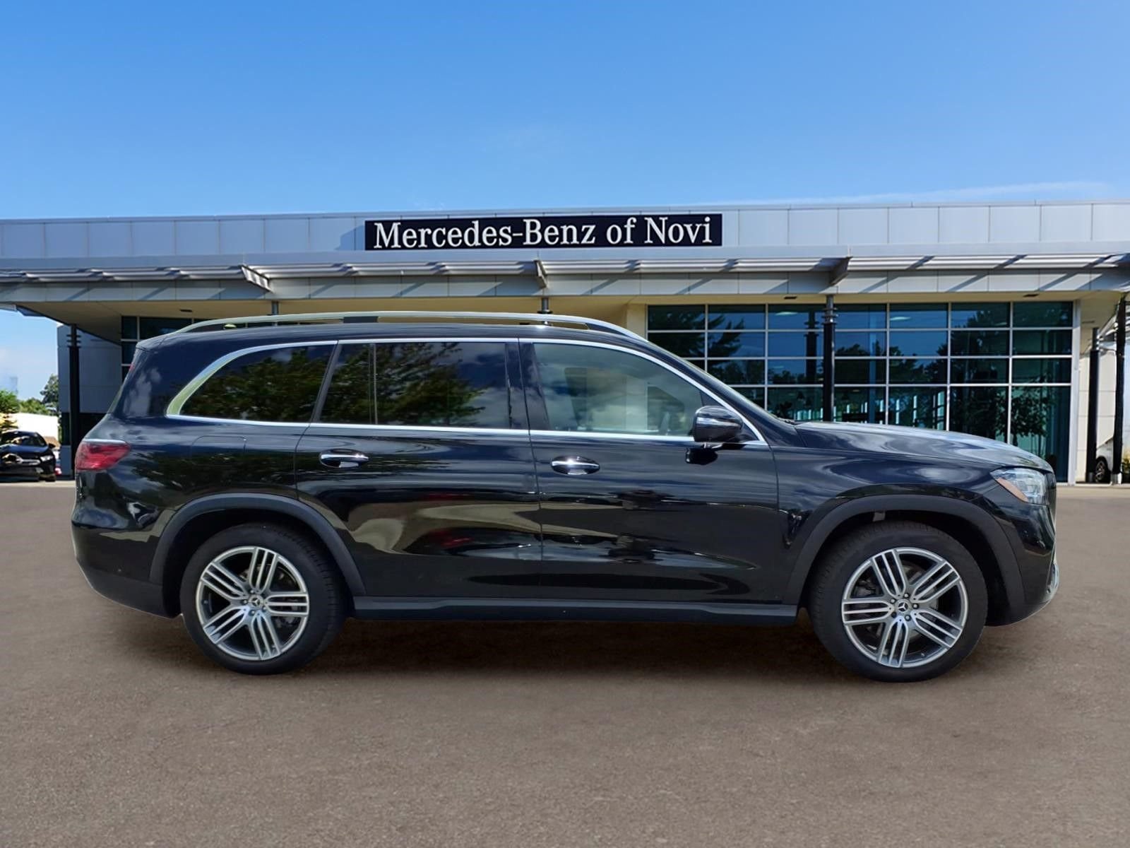 Certified Used 2025  Mercedes-Benz GLS 450 image 6