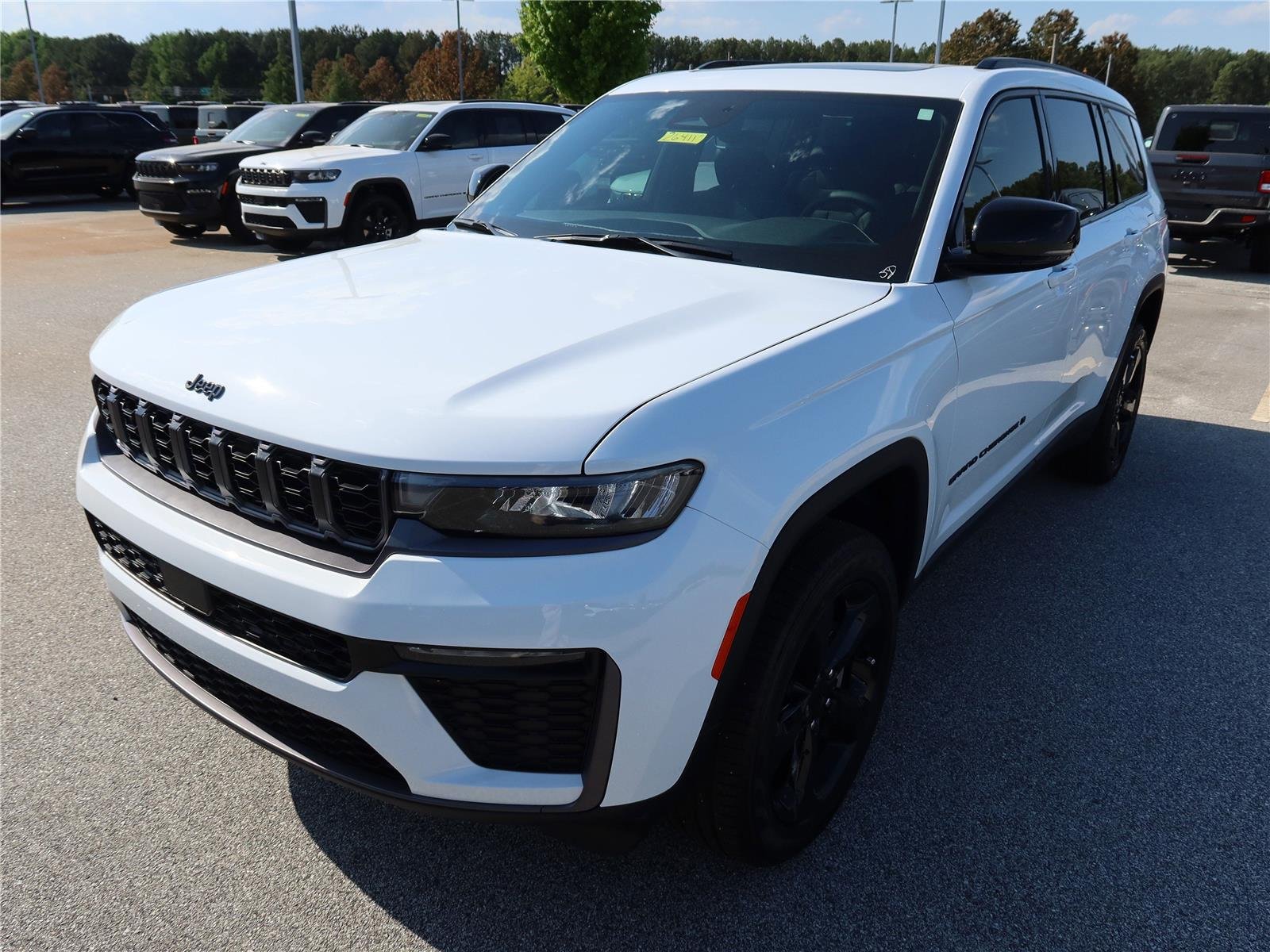 New 2026 Bright White Clear-Coat Exterior Paint Jeep Limited image 3