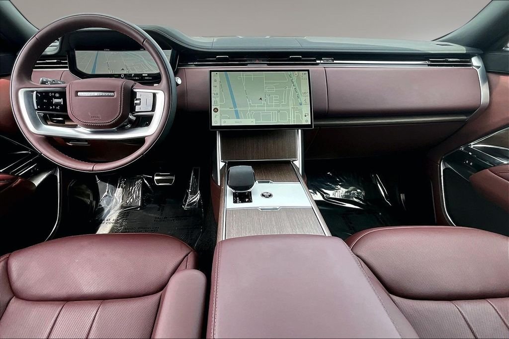 Certified Used 2025 Fuji White Land Rover SE image 7