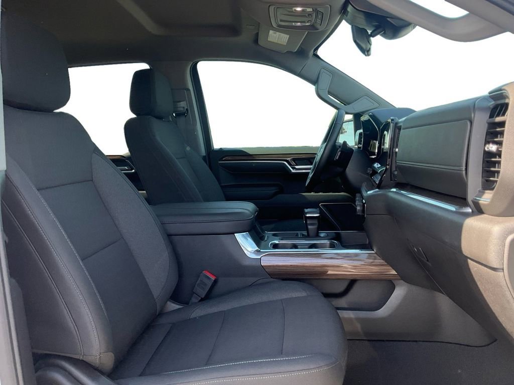 Used 2025 Summit White Chevrolet RST image 23