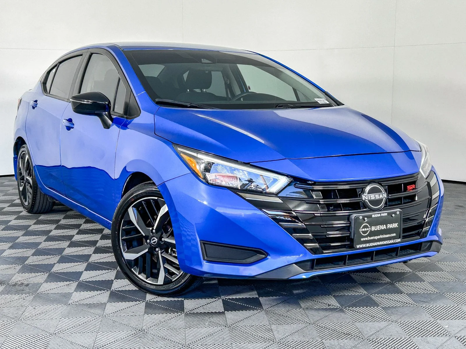 2024 Nissan Versa 1.6 SR CVT's photo