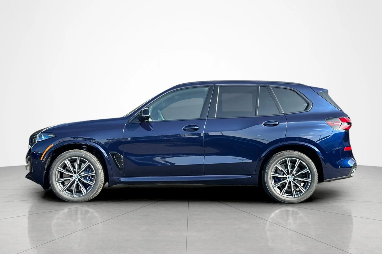 New 2026 Tanzanite Blue II Metallic BMW M60i image 2