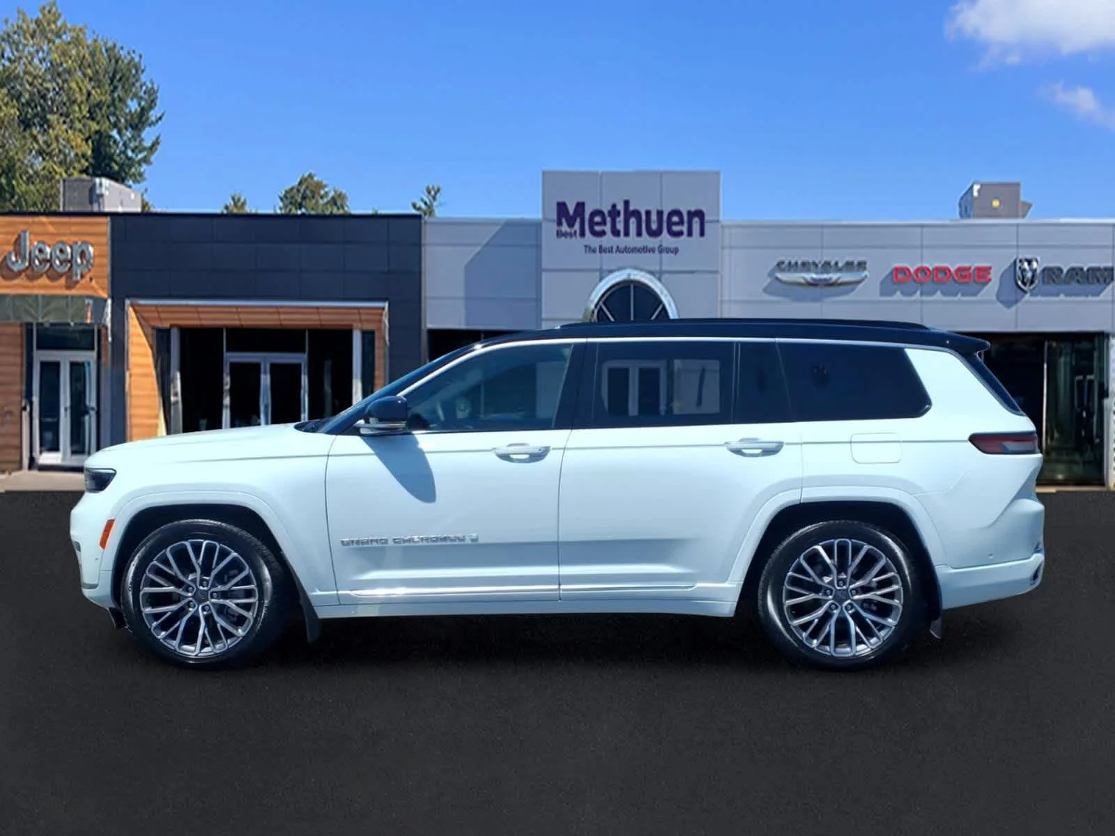Used 2025 Bright White Clearcoat Jeep Summit Reserve image 8