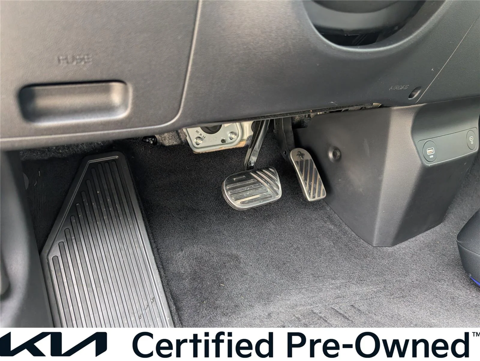 Used 2022 Snow White Pearl Kia GT-Line image 38