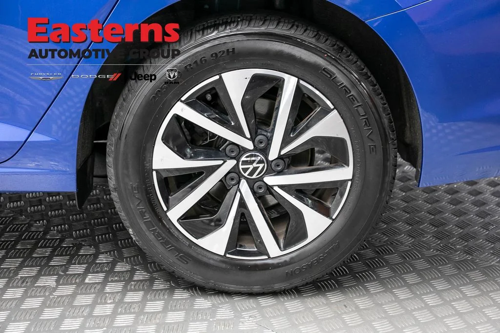 Used 2023 Black GMC SLE image 48