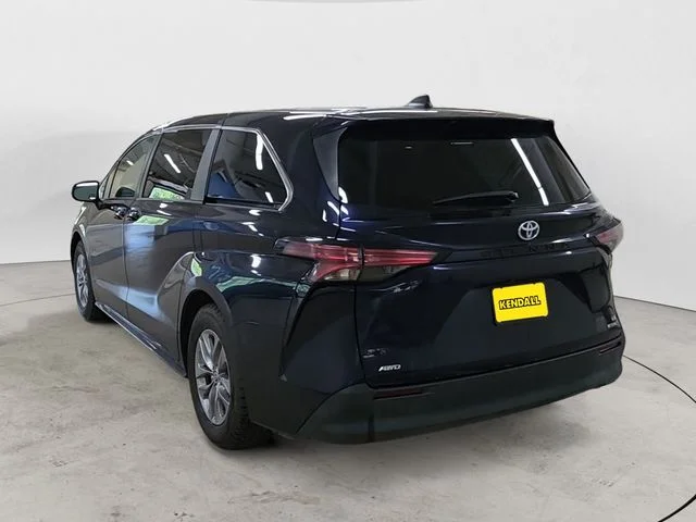 Used 2022  Toyota LE image 3