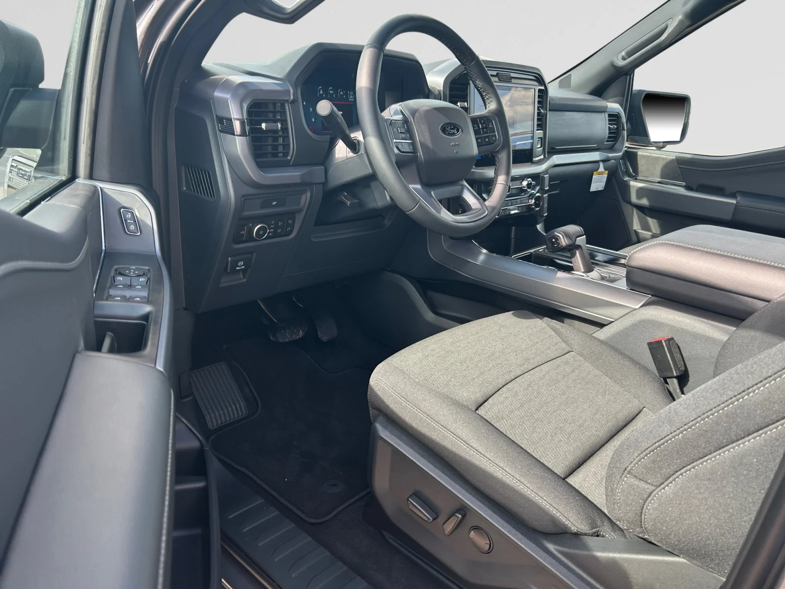New 2026 Carbonized Grey Metallic Ford XLT image 13