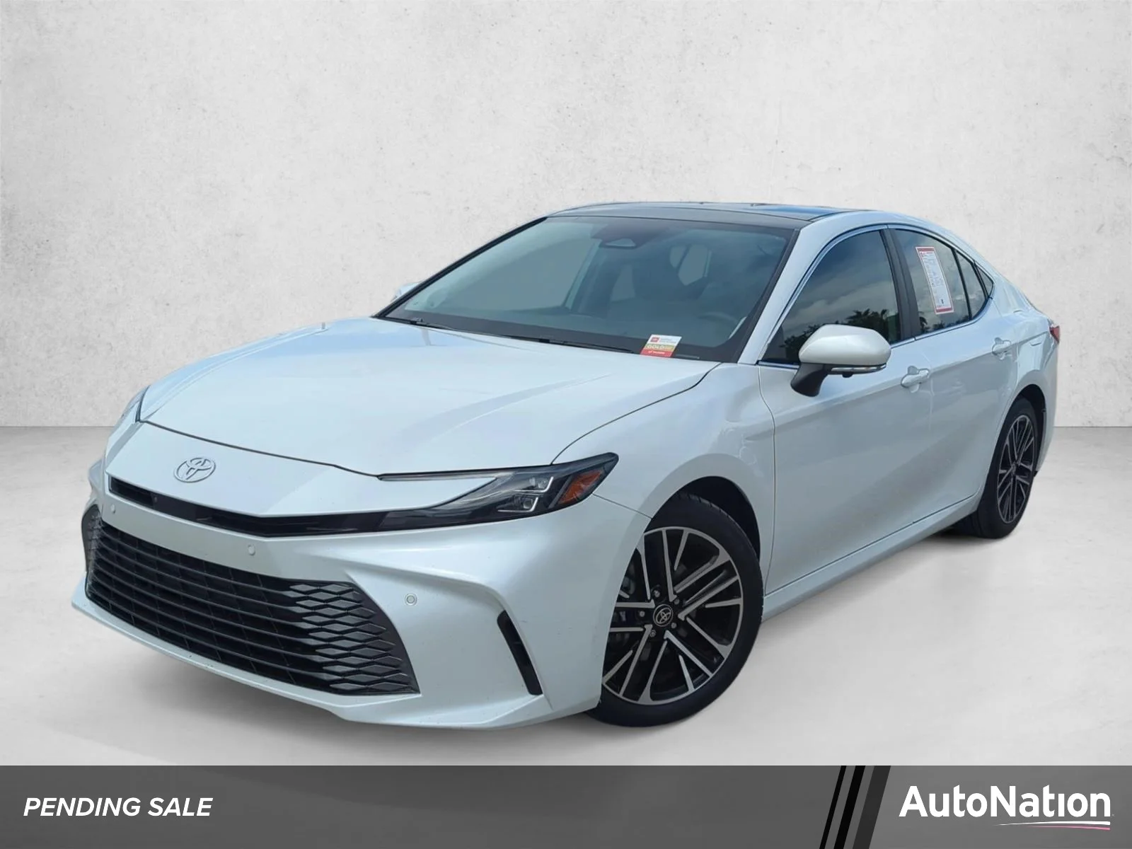 Used 2025 Wind Chill Pearl Toyota XLE image 1