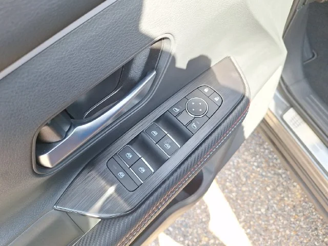 Used 2025 Gray Nissan SR image 12