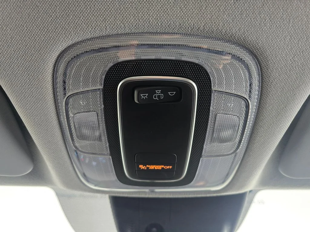 Used 2025  Hyundai SE image 17