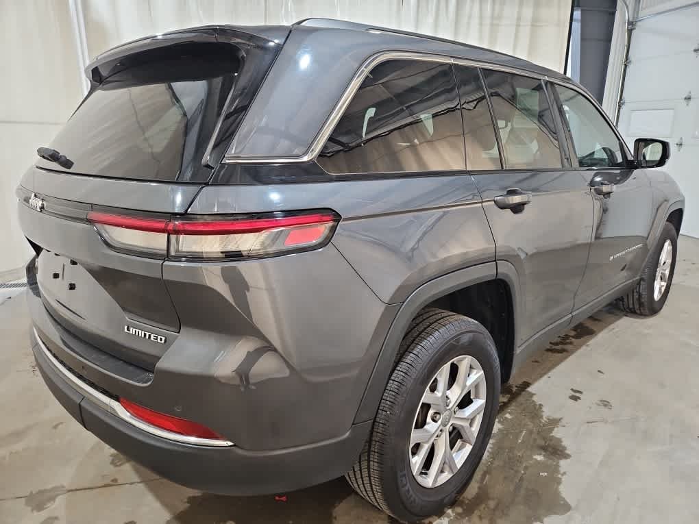 Used 2022 Metallic Jeep Limited image 6