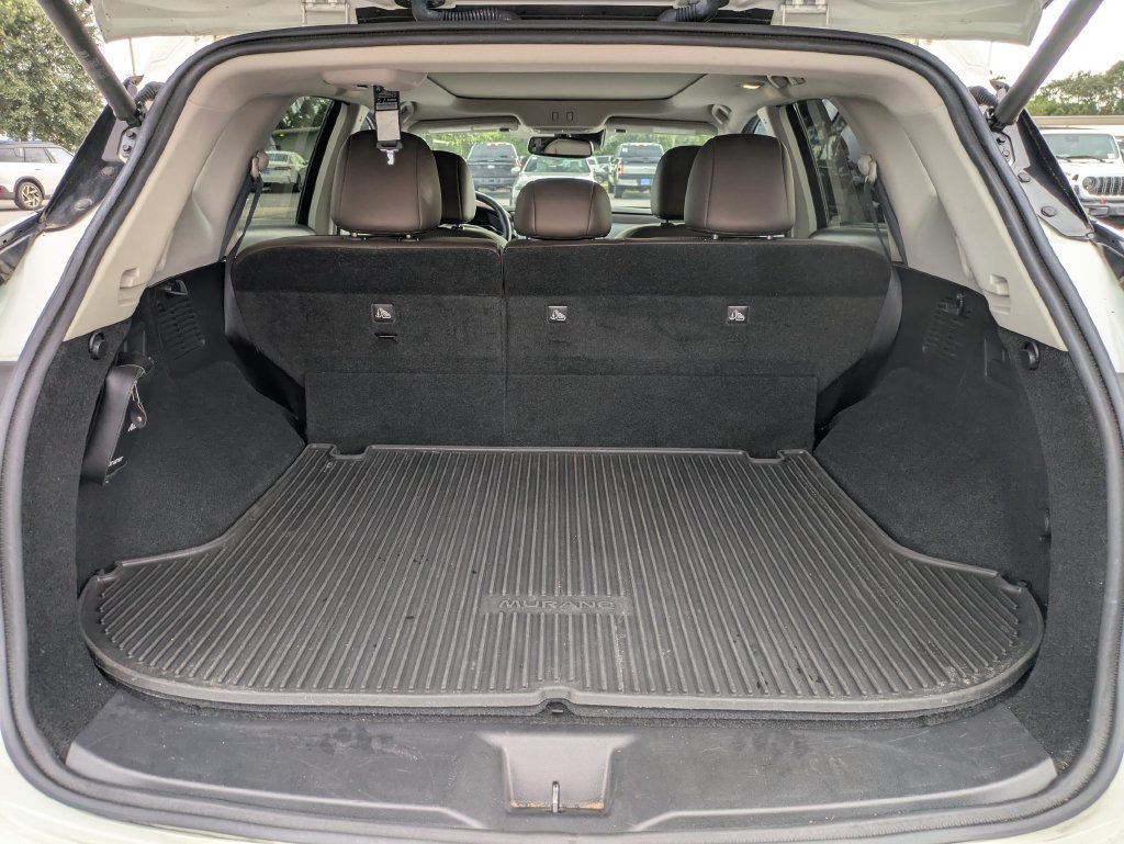 Used 2020 White Nissan Platinum image 19