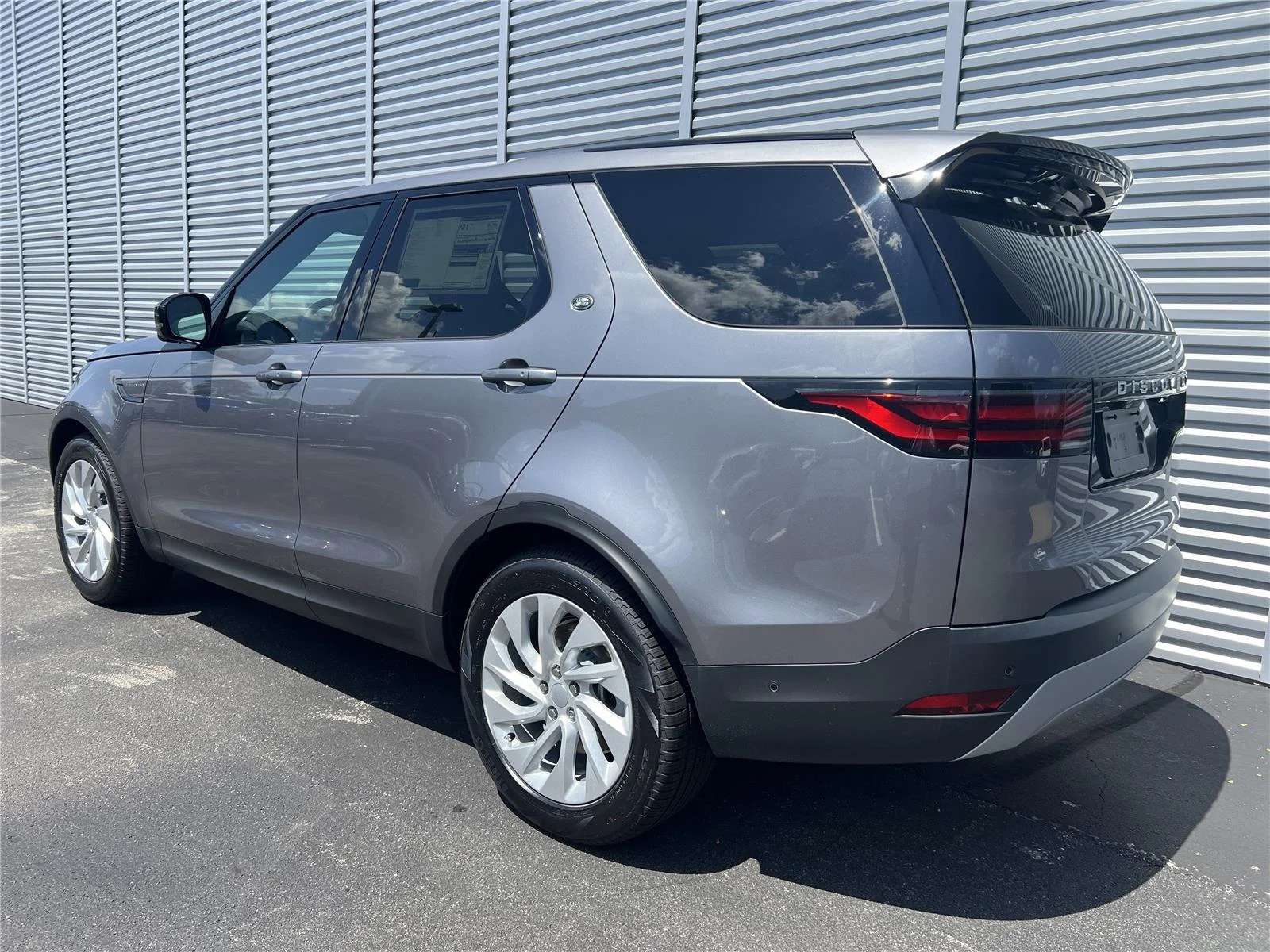 Used 2025 Eiger Grey Land Rover S image 3