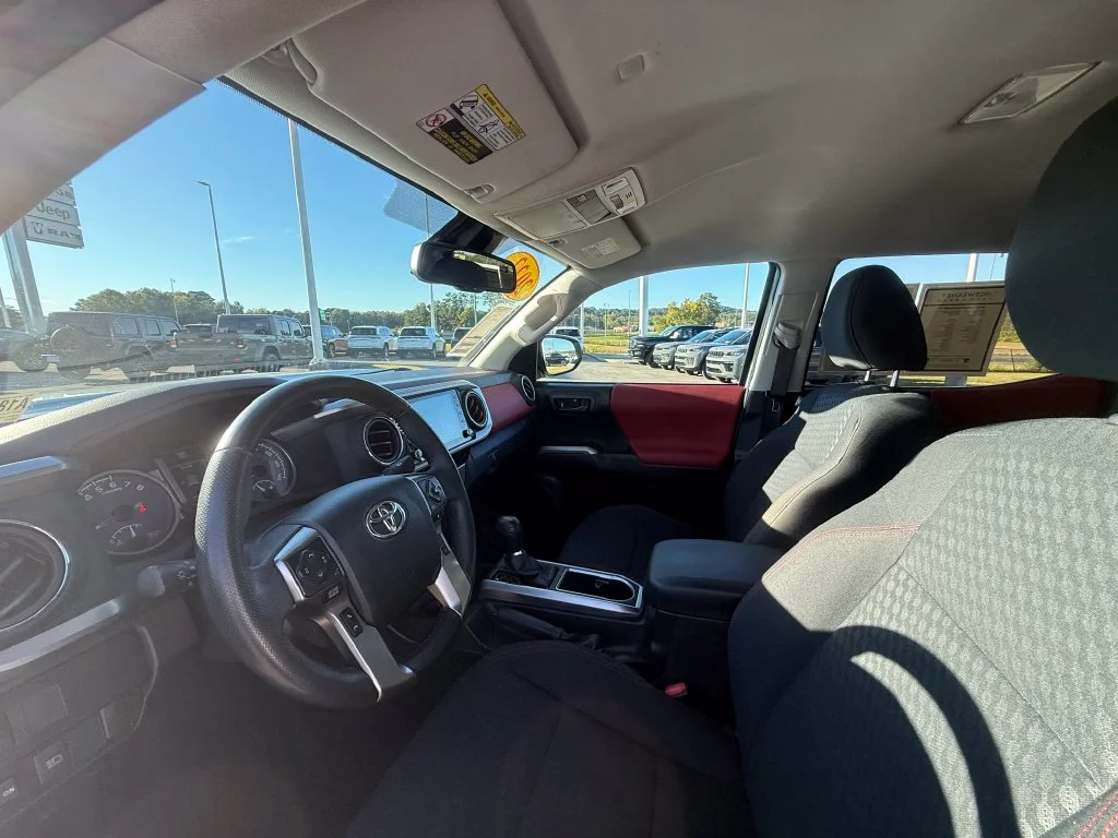 Used 2022 White Toyota SR5 image 20
