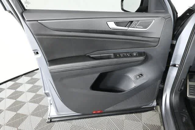 New 2026 silver mist metallic Volkswagen 2.0T SEL Premium R-Line image 31