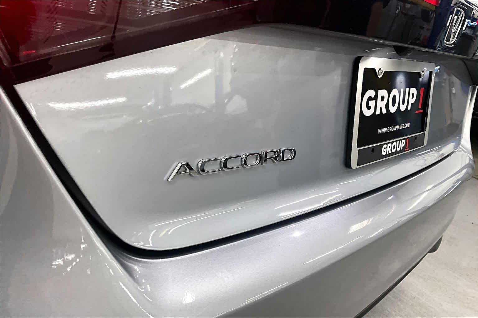 Used 2025 Solar Silver Metallic Honda SE image 30