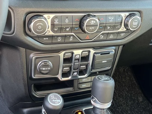 New 2026 Granite Crystal Metallic Clear-Coat Exterior Paint Jeep 85th Anniversary Edition image 25