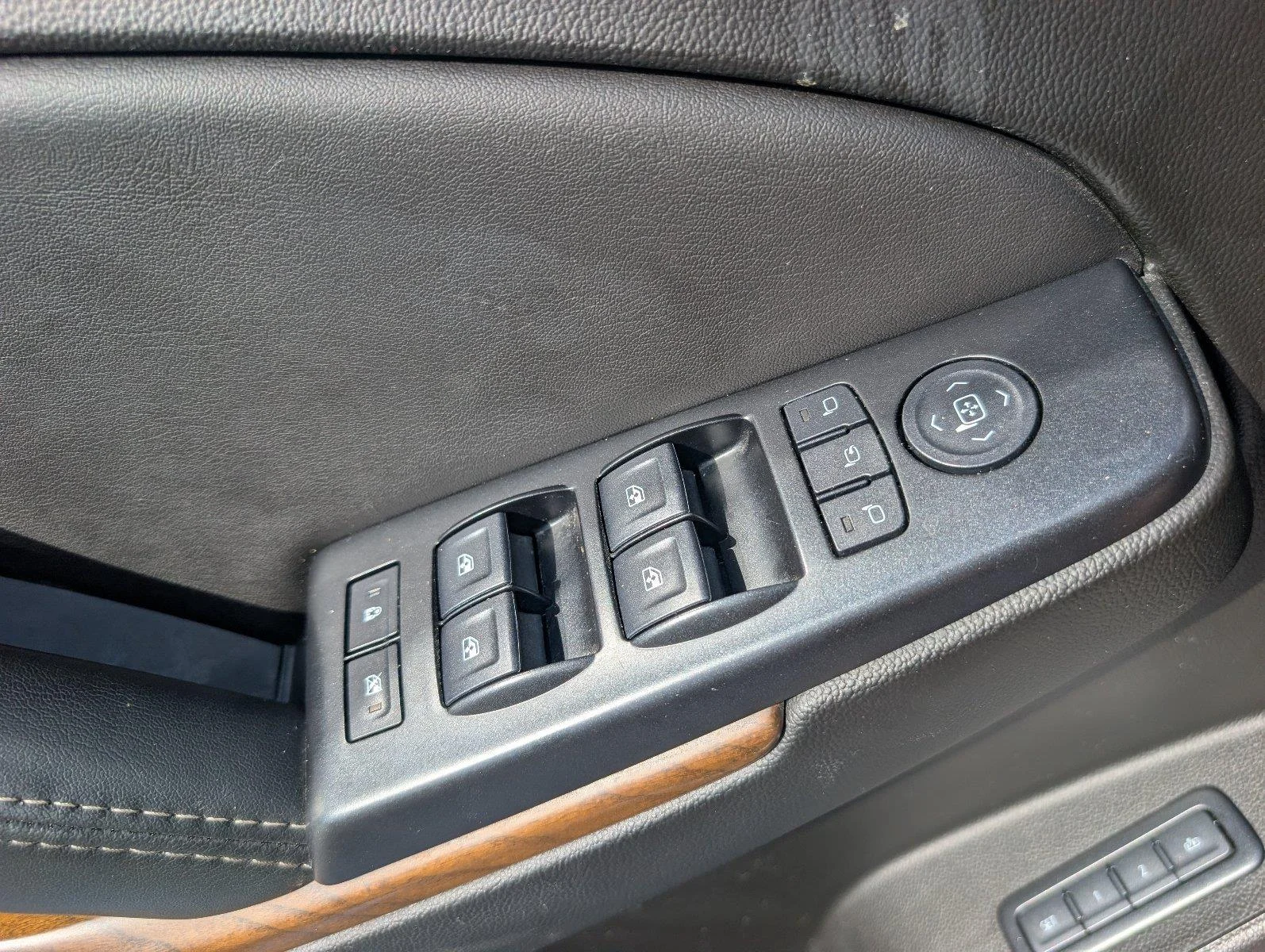 Used 2019 Satin Steel Metallic GMC Denali image 32