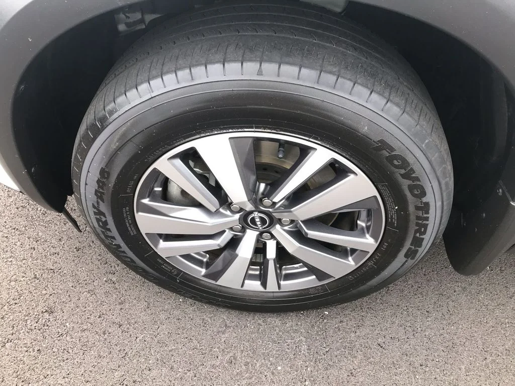 Used 2023 White Nissan SL image 10