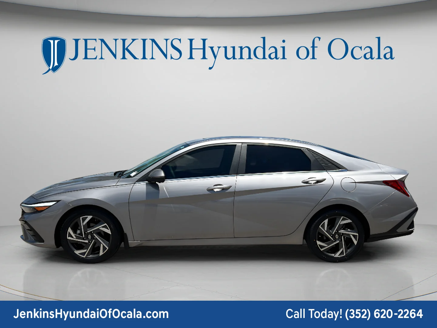 Used 2024 Fluid Metal Hyundai Limited image 6