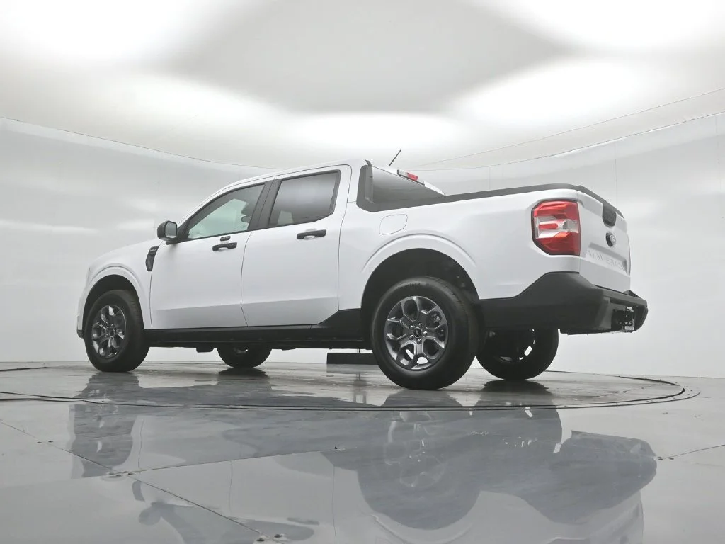 New 2026 Oxford White Ford XLT image 46