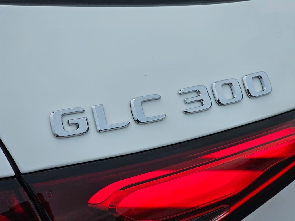 New 2026 Polar White Mercedes-Benz GLC 300 image 12