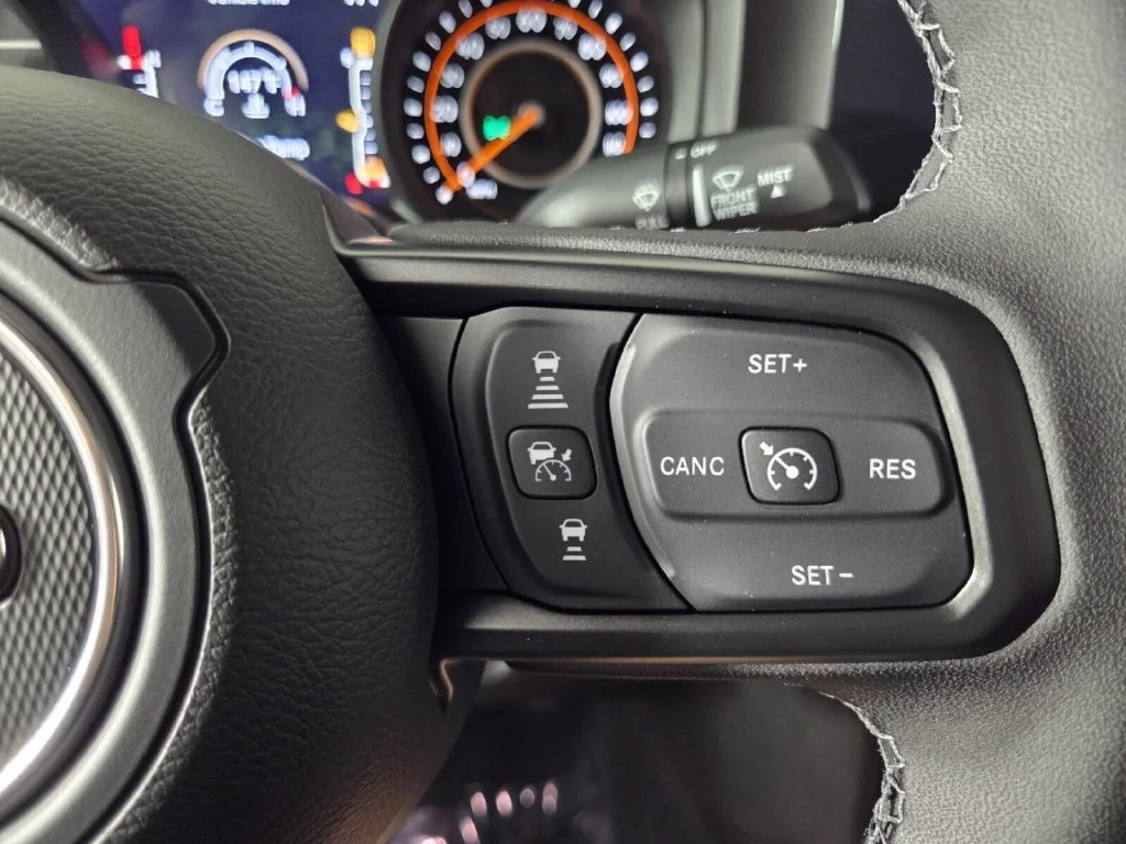 New 2026 Granite Crystal Metallic Clear-Coat Exterior Paint Jeep Sahara image 13