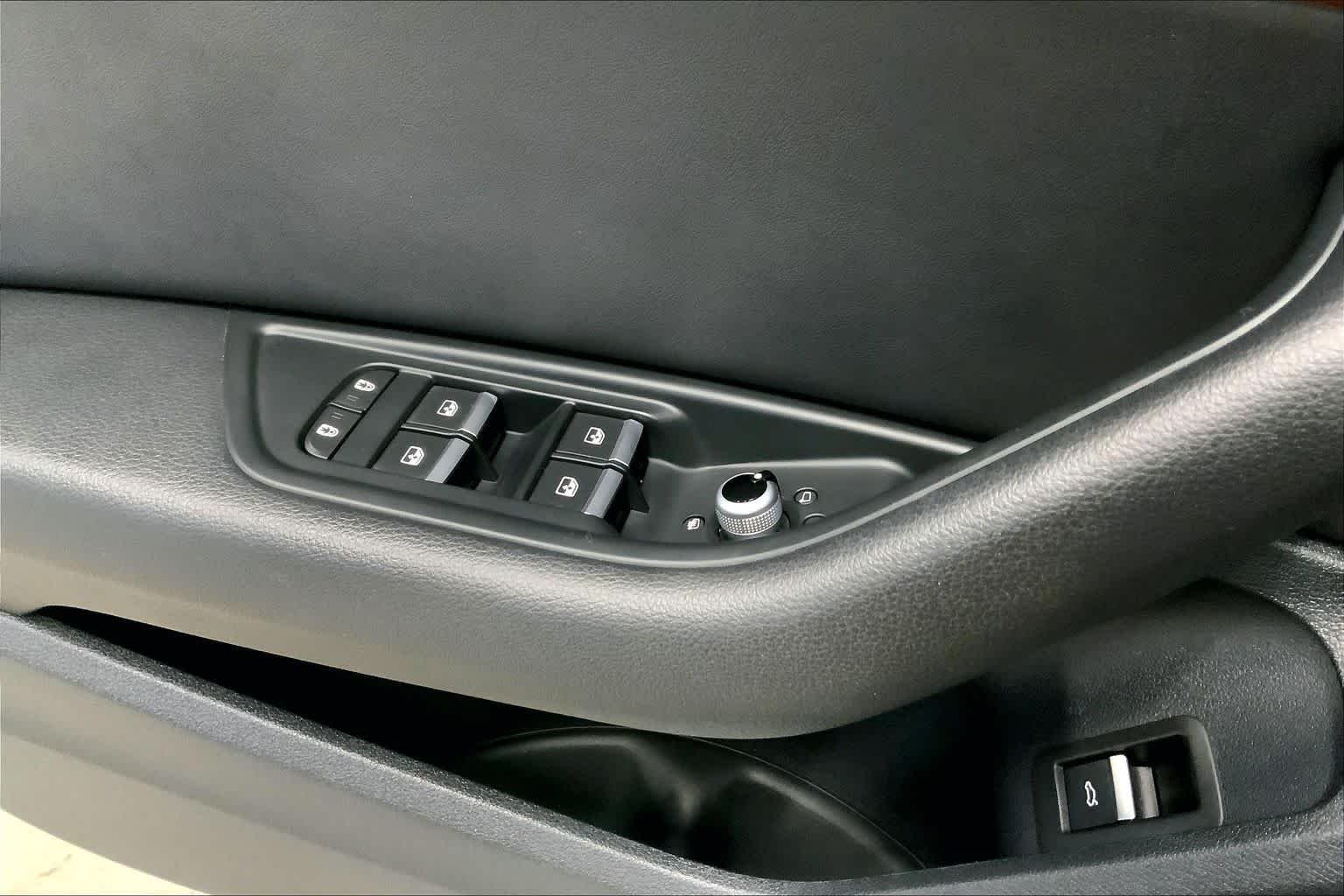 Used 2022 Florett Silver Metallic Audi Premium image 35