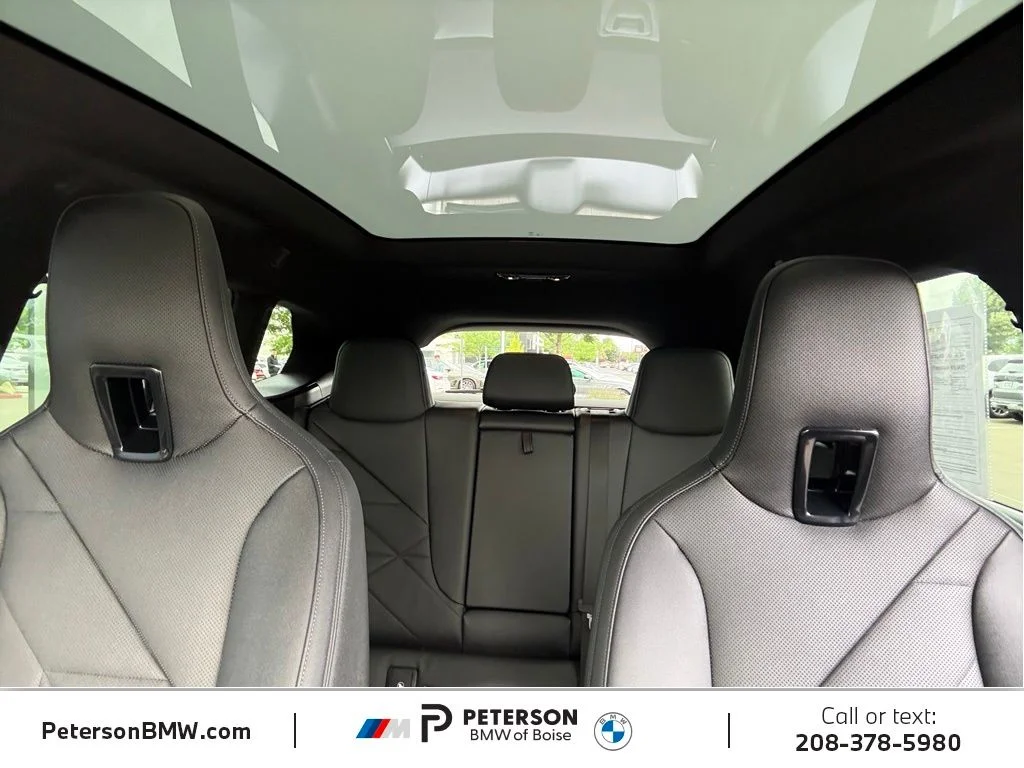 Used 2023 White BMW xDrive50 image 31
