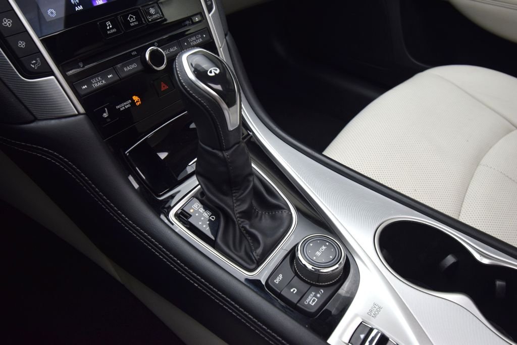 Used 2021 Majestic White INFINITI 3.0t LUXE image 20