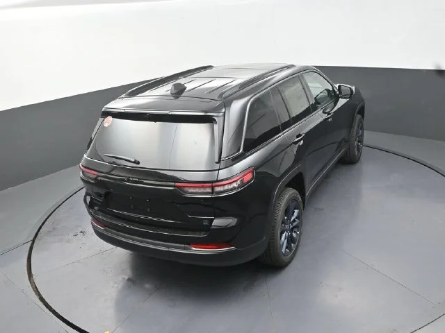 New 2026 Diamond Black Crystal Pearl-Coat Exterior Paint Jeep  image 16