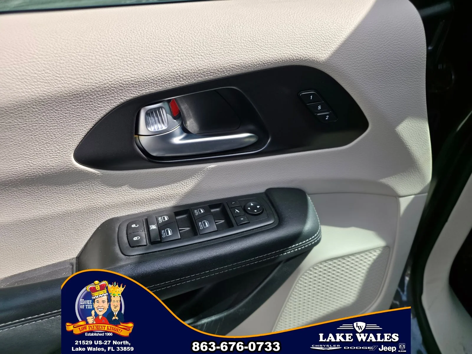 Used 2020 Gray Chrysler Limited image 12