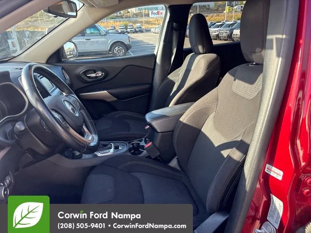 Used 2017 Red Jeep Latitude image 11