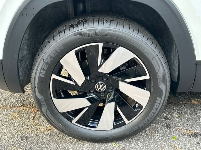 New 2026 Opal White Pearl Volkswagen 2.0T SE w/Technology image 17