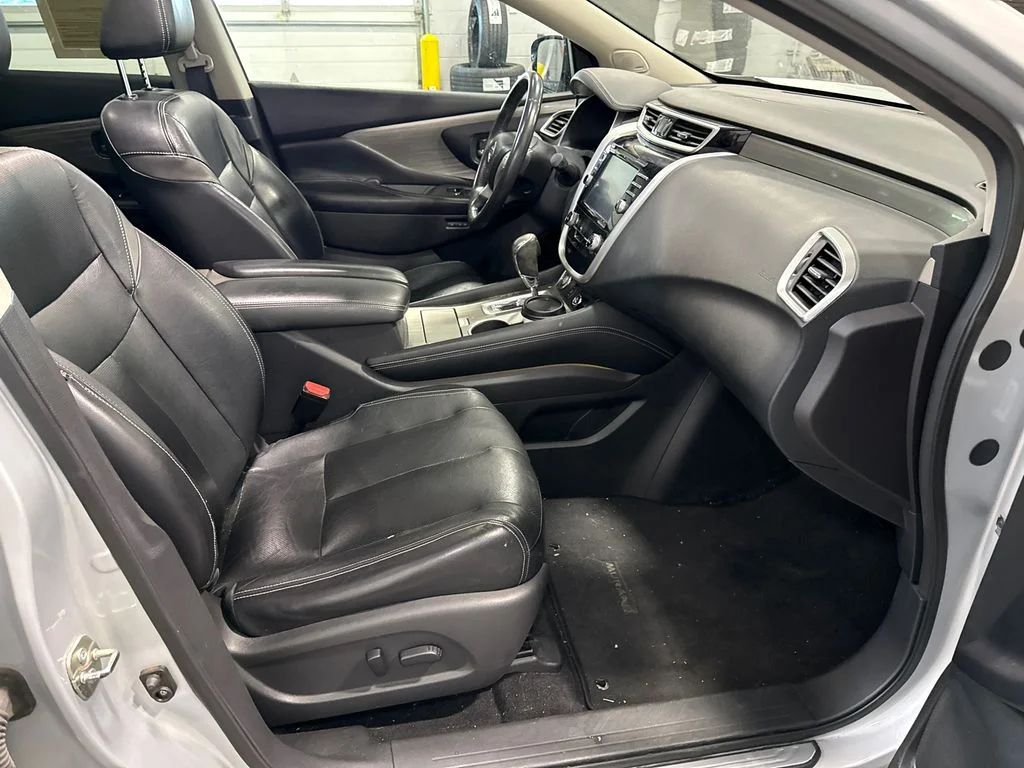 Used 2015 Silver Nissan SL image 17