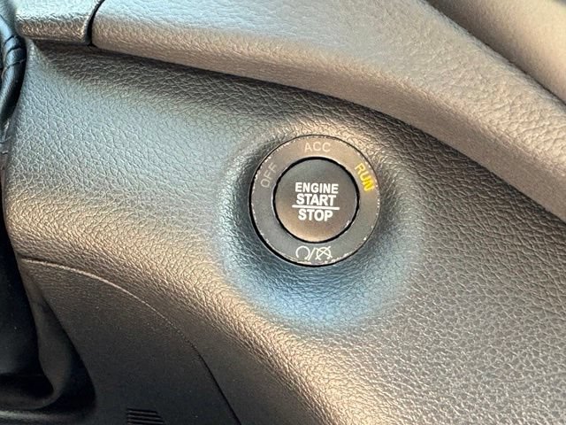Used 2020 Silver Jeep Trailhawk 4x4 image 32