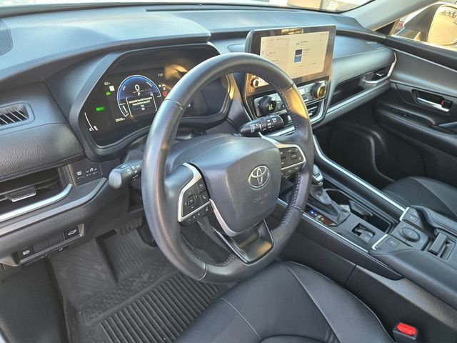 Used 2025 Off-white Toyota XLE image 10