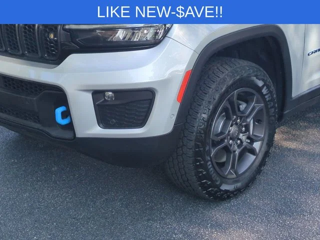 Used 2025 Silver Jeep Trailhawk 4xe image 9